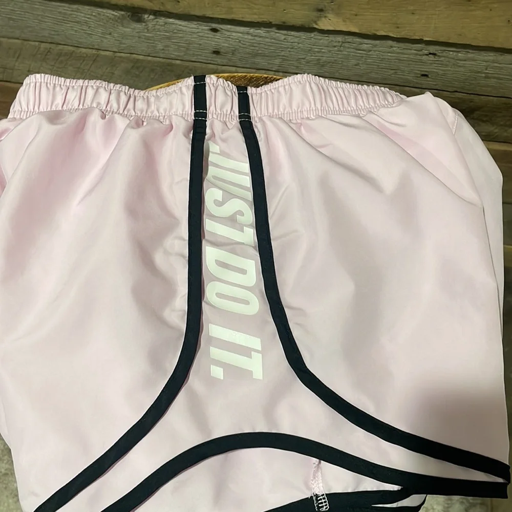 Light pink - Nike Tempo shorts - women"s SMALL - Picture 7 of 9